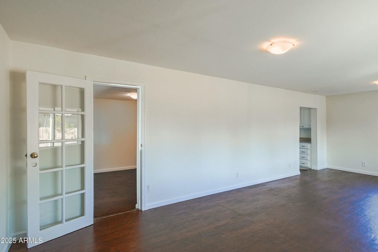 4712 N 21st Ave - Photo 5 of 17