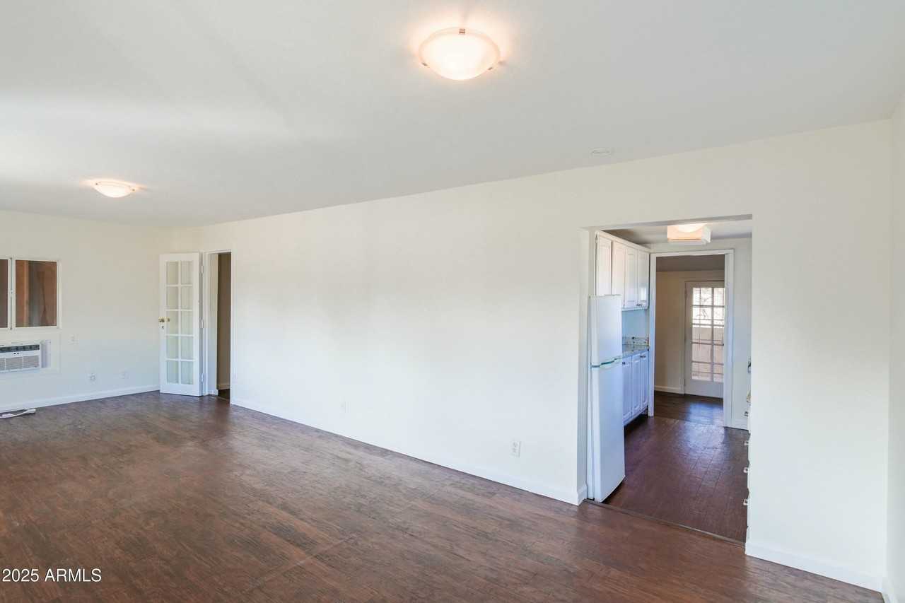 4712 N 21st Ave - Photo 6 of 17