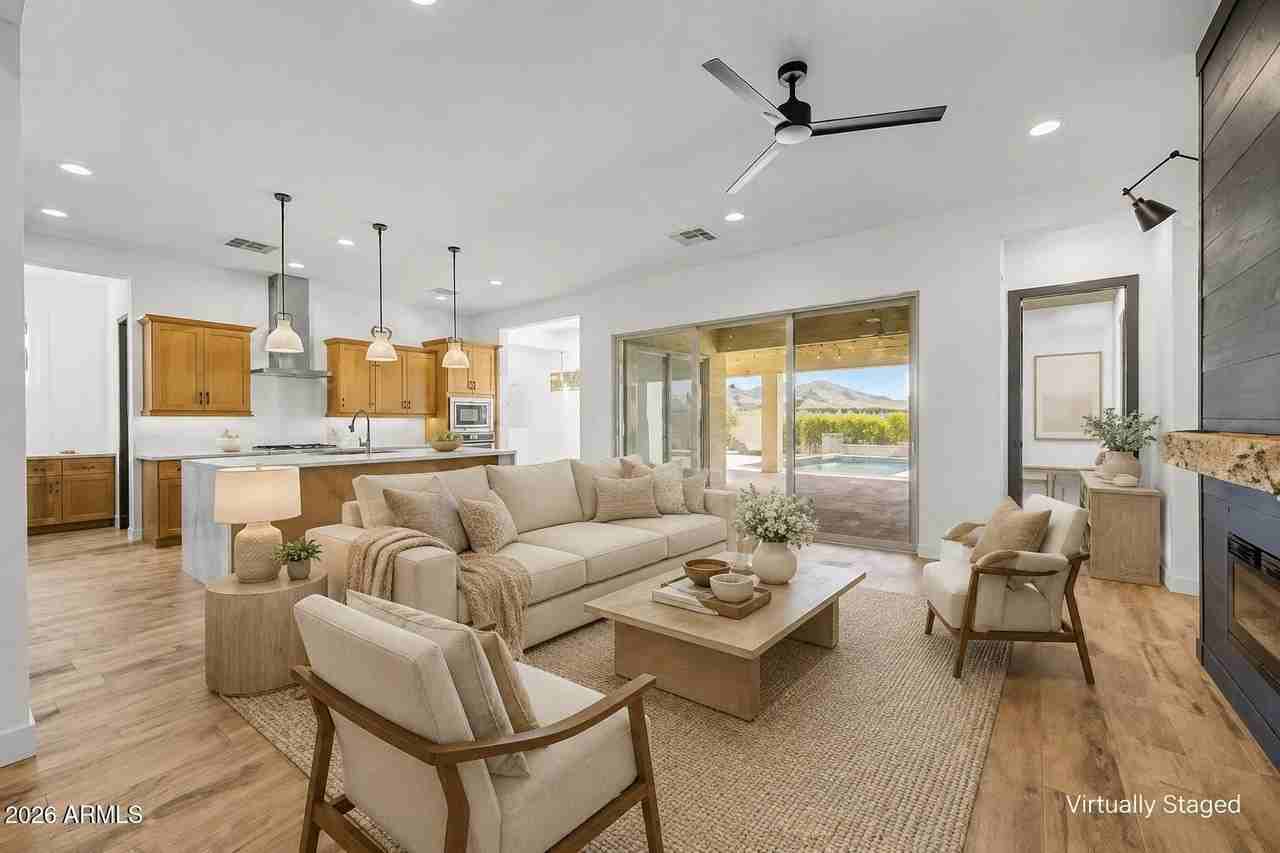 17864 W Amberwood Dr - Photo 4 of 41
