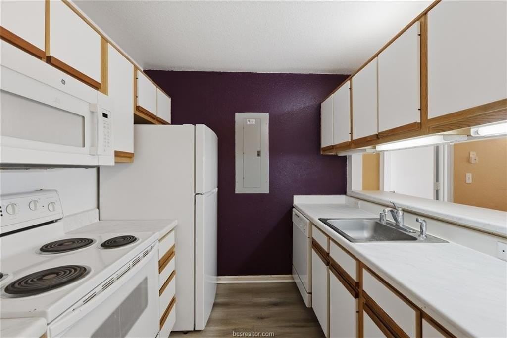 527 Southwest Pkwy #203 - Photo 4 of 17