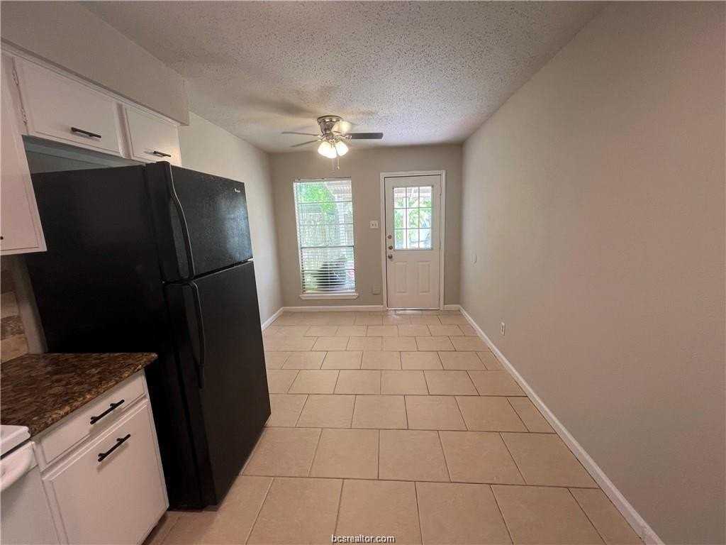 1615 Welsh Ave - Photo 4 of 14