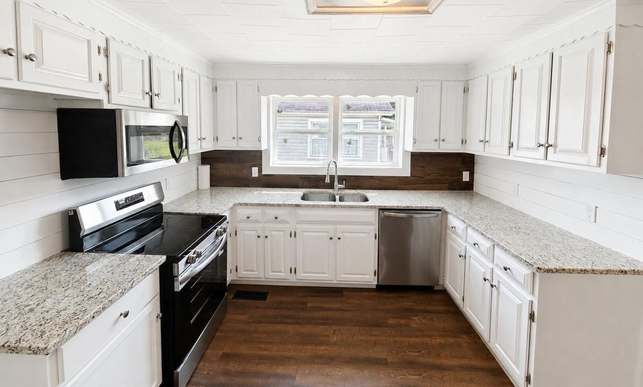 1100 Elm Ave - Photo 5 of 17