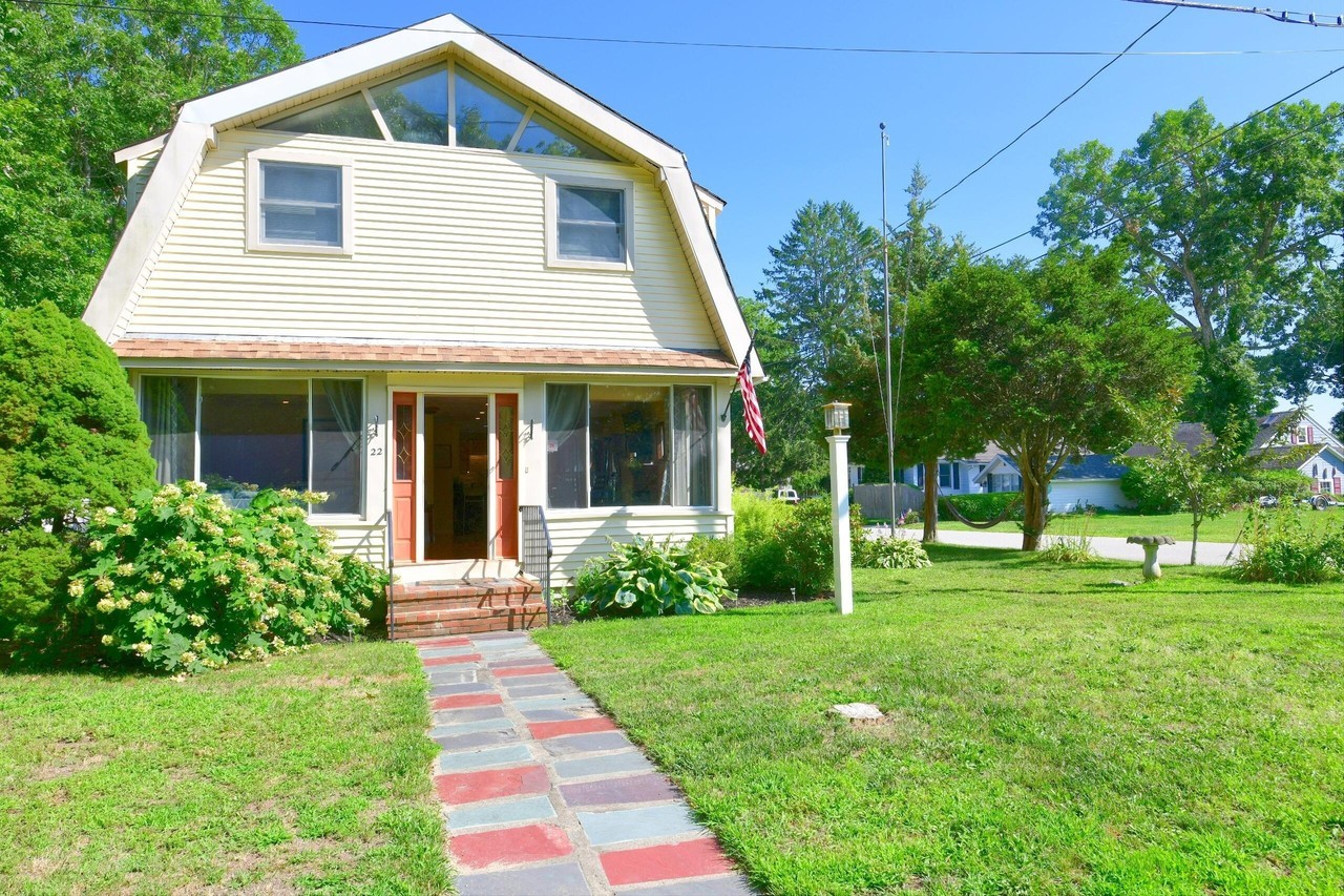 22 Ash St - Photo 2 of 44