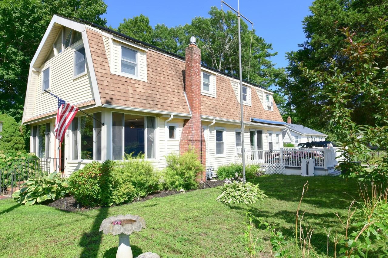 22 Ash St - Photo 3 of 44