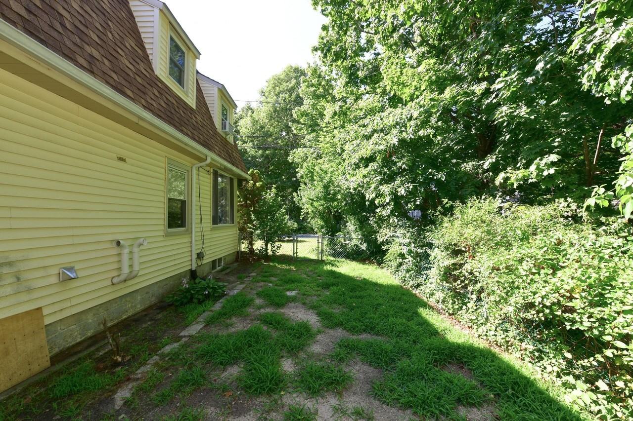 22 Ash St - Photo 4 of 44