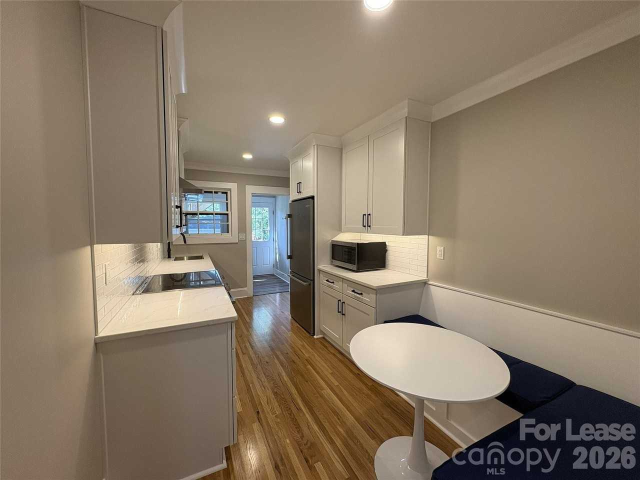 1412 Kenilworth Ave #1 - Photo 5 of 30
