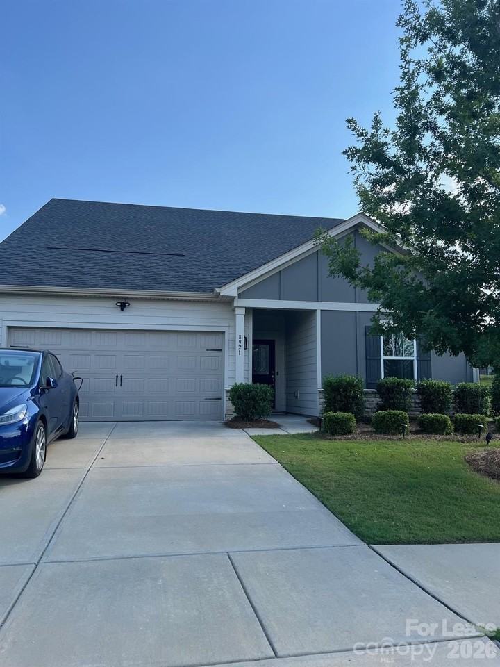 8921 Pennegrove Cir - Photo 2 of 44