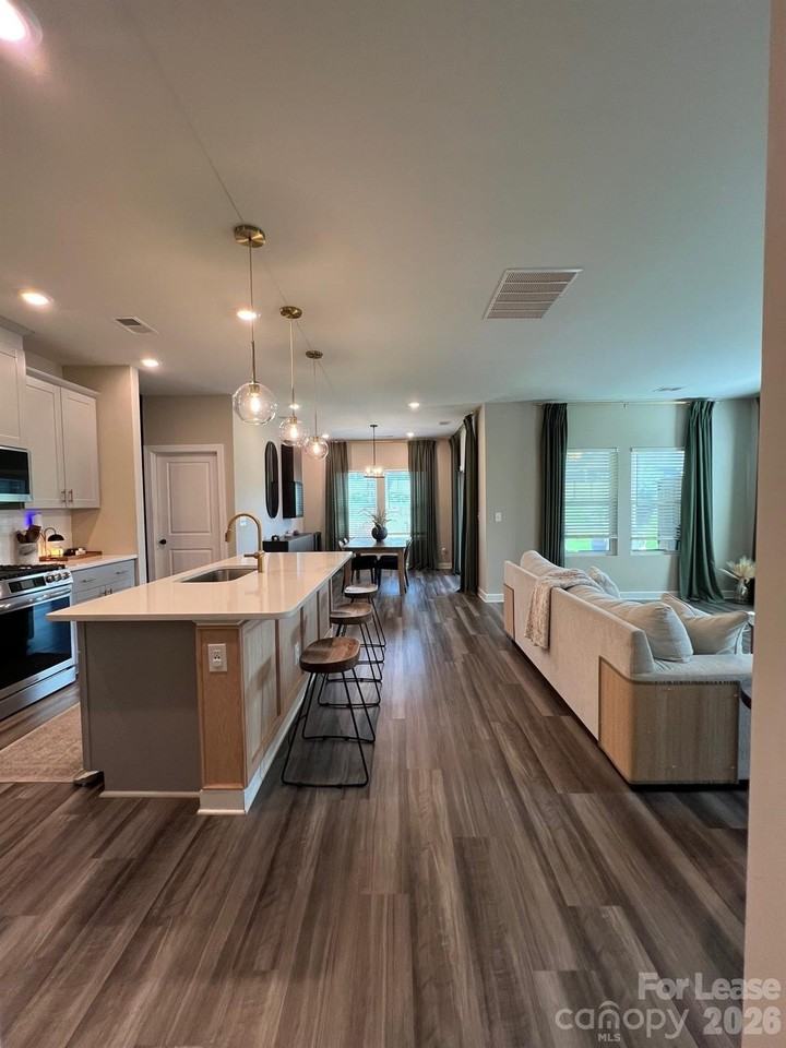 8921 Pennegrove Cir - Photo 4 of 44