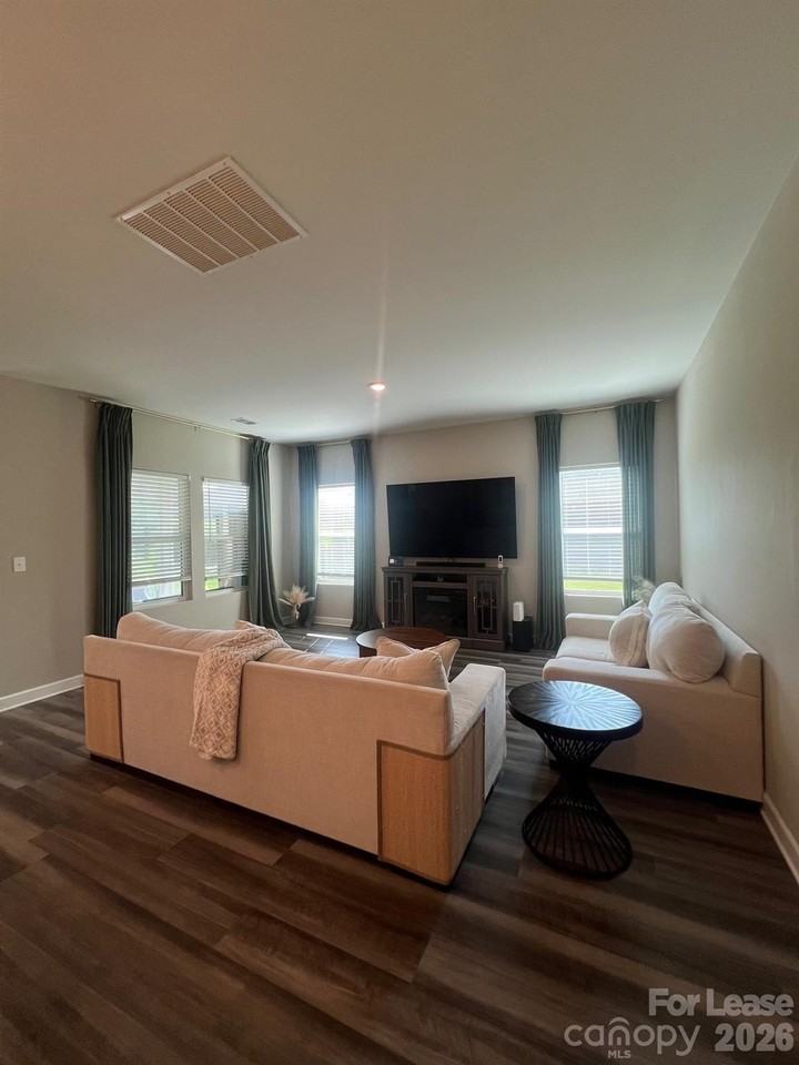 8921 Pennegrove Cir - Photo 5 of 44