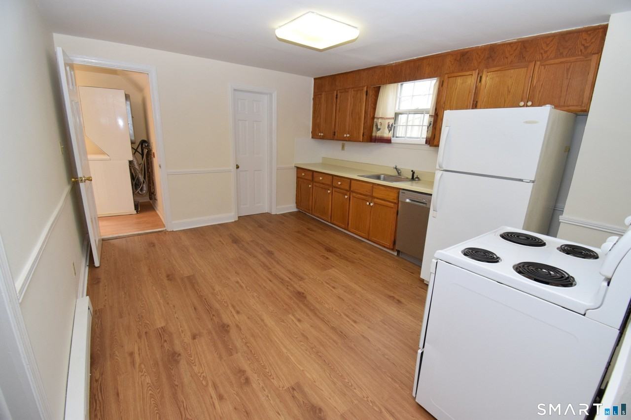 159 Main St #B - Photo 4 of 15