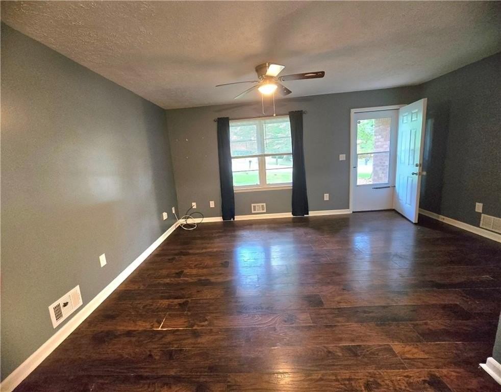 3350 Scott Dr - Photo 6 of 19
