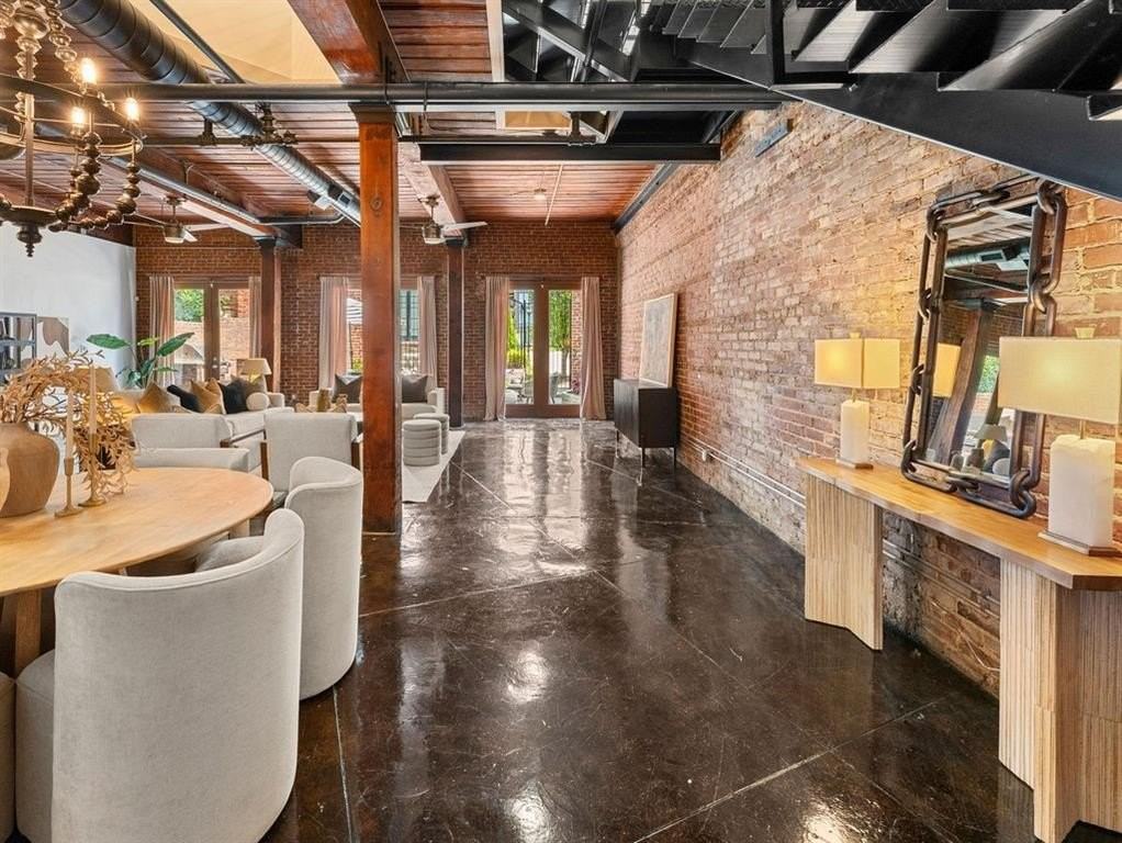 320 Peters St Sw #10 - Photo 3 of 50