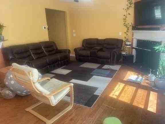 1575 Faircrest Ln - Photo 5 of 24