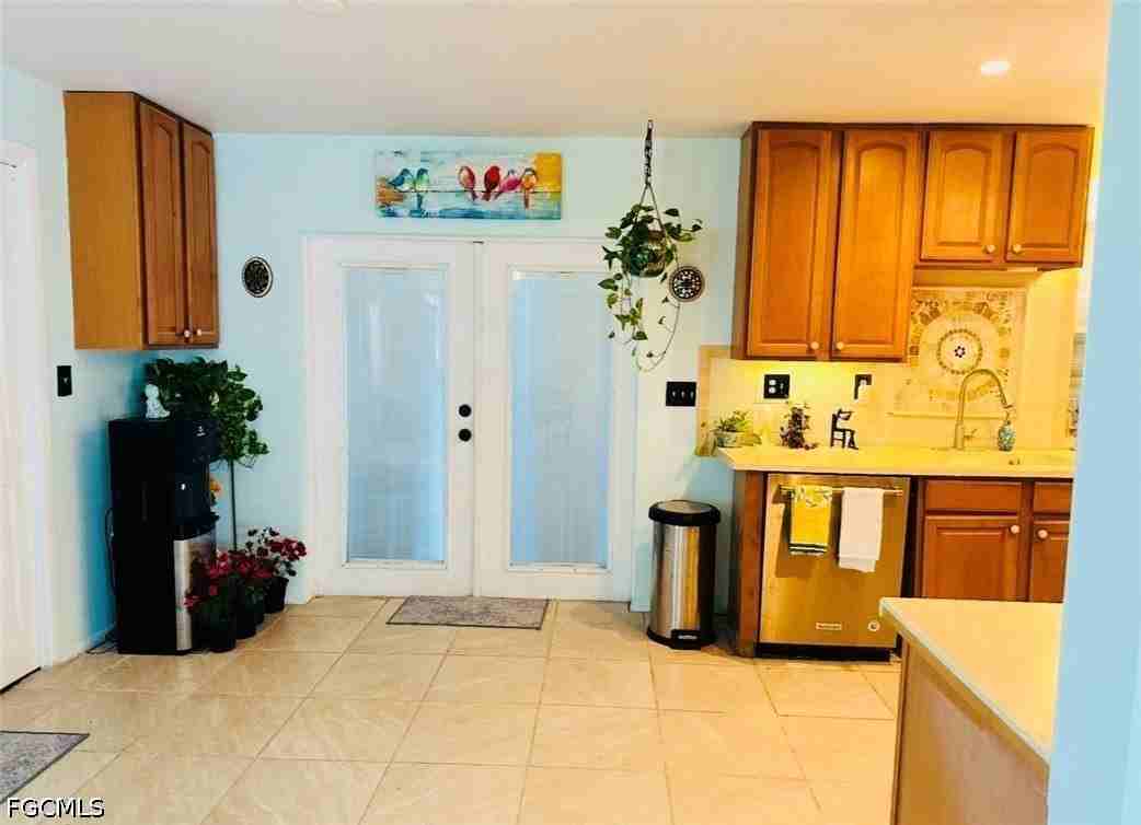 455 Trader Rd - Photo 7 of 42