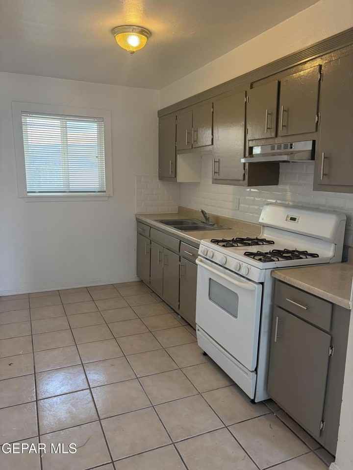 8944 Norton St #2 - Photo 3 of 9