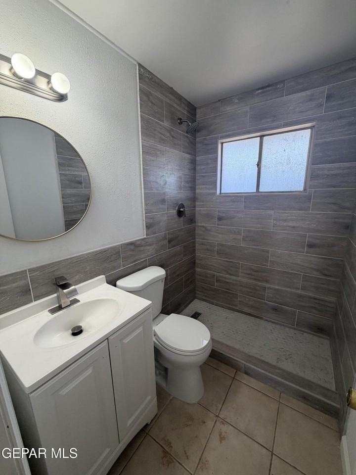 8944 Norton St #2 - Photo 5 of 9