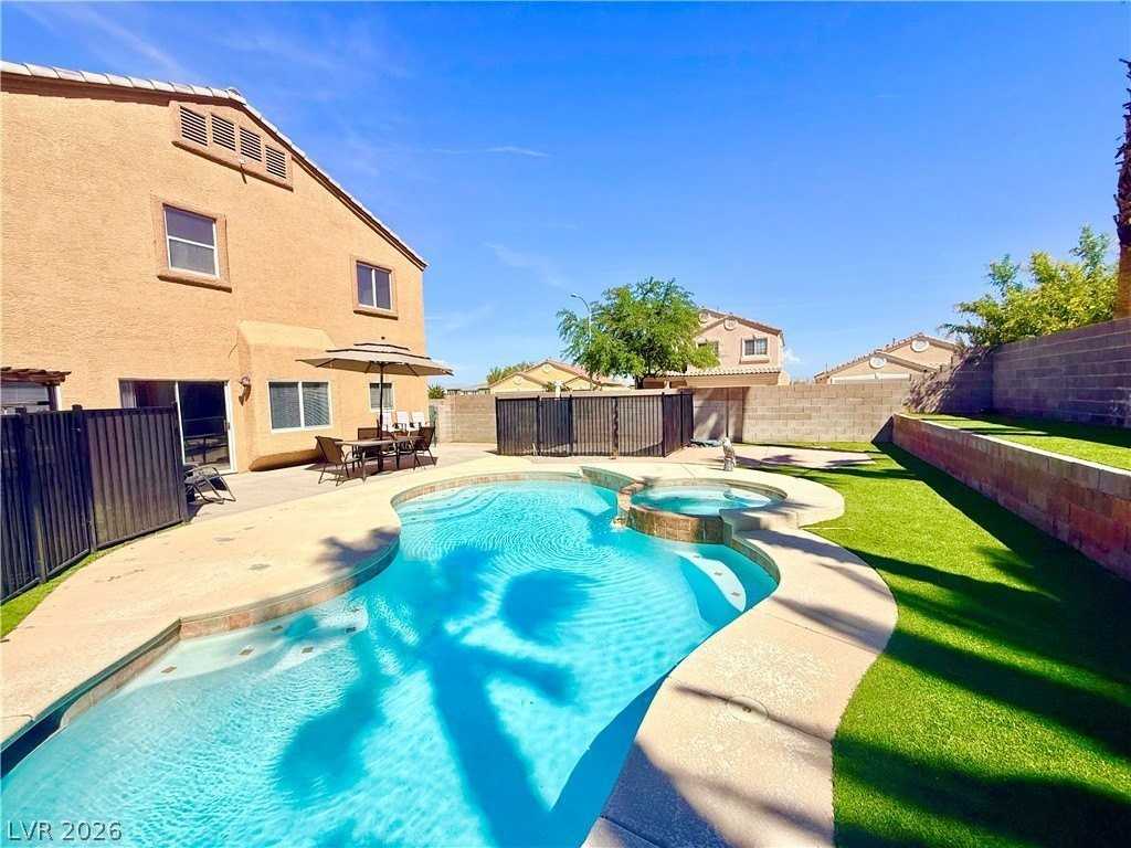1212 Diamond Valley St - Photo 4 of 36