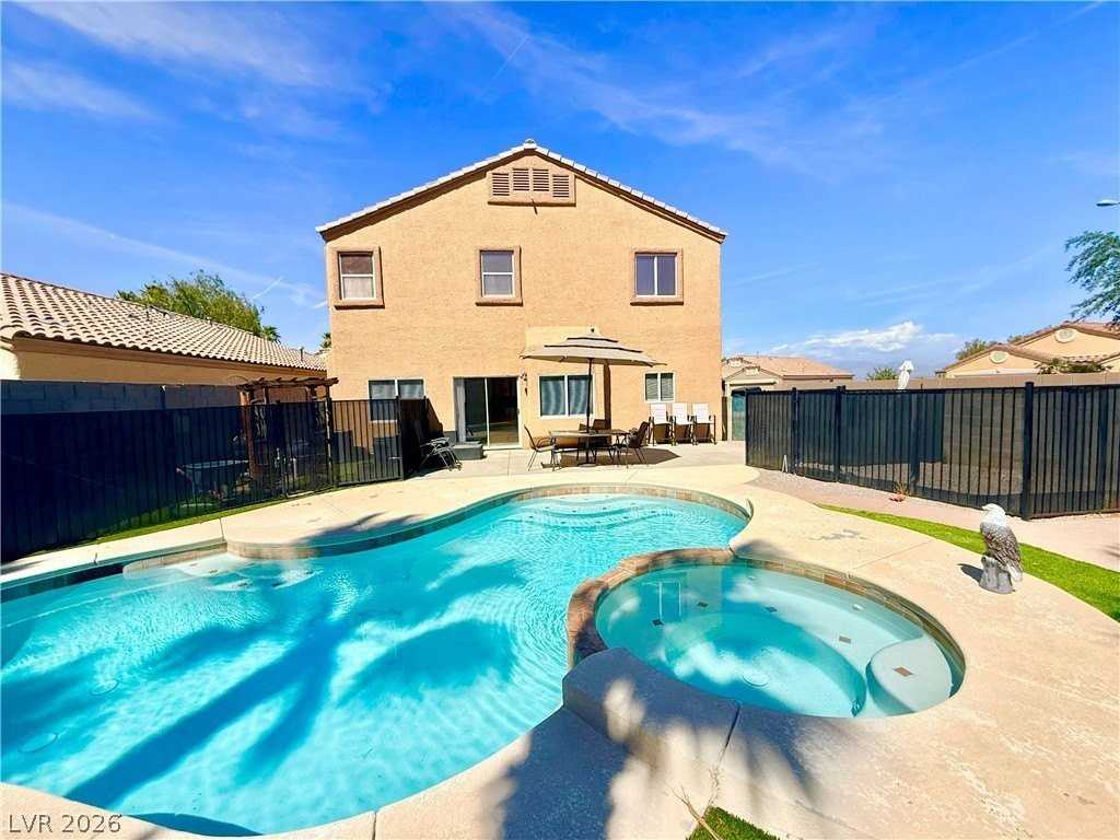 1212 Diamond Valley St - Photo 5 of 36