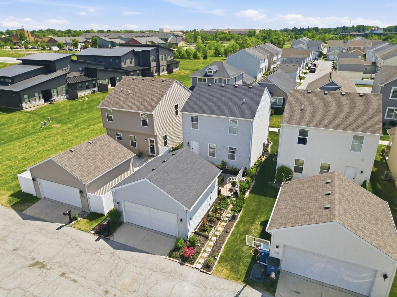 12713 Ellsworth Ln - Photo 4 of 28
