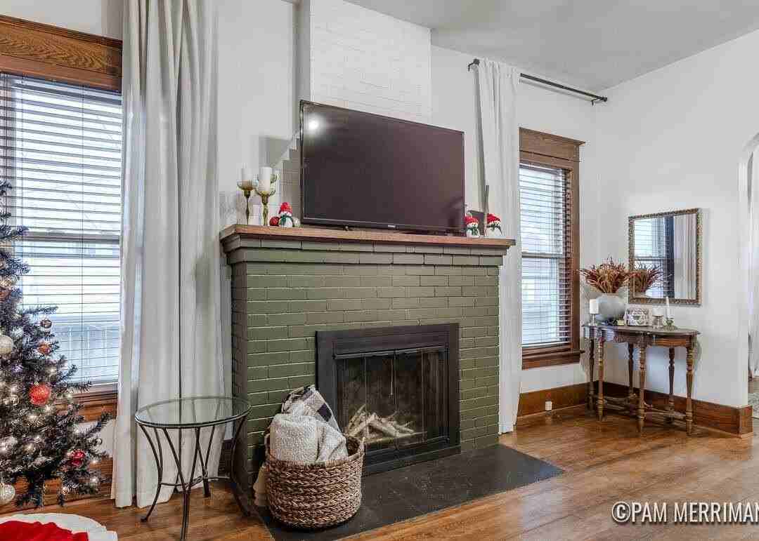 306 Valley Ave Nw - Photo 3 of 17