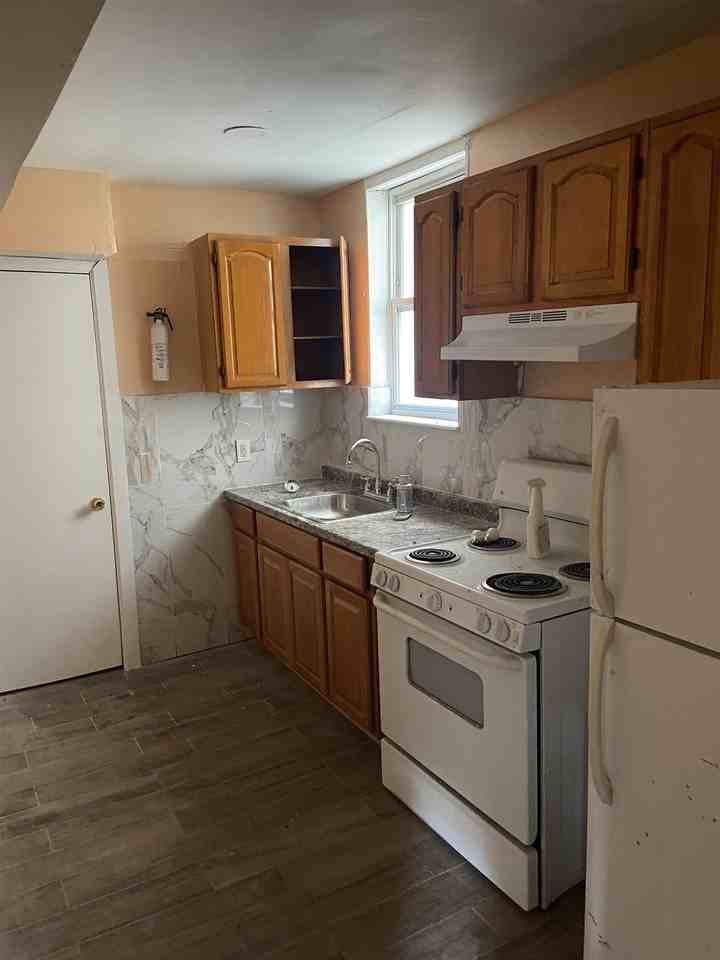 191 Danforth Ave #1 - Photo 6 of 6