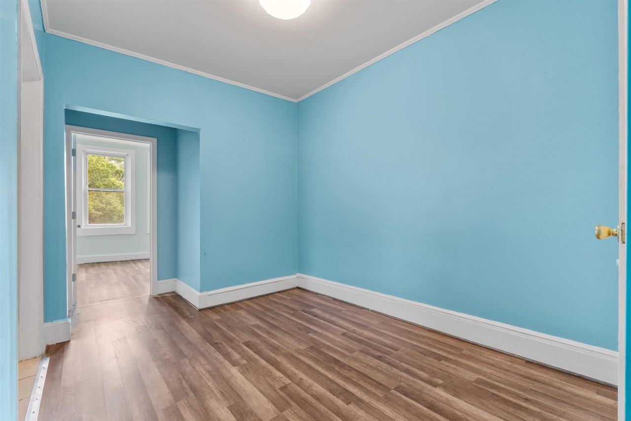 122 Mallory Ave #2 - Photo 4 of 16