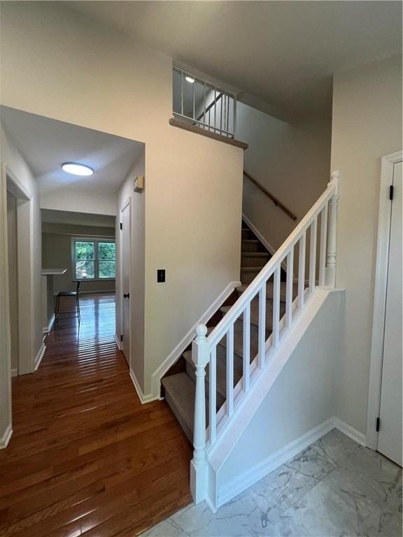896 Briarstone Rd - Photo 5 of 37