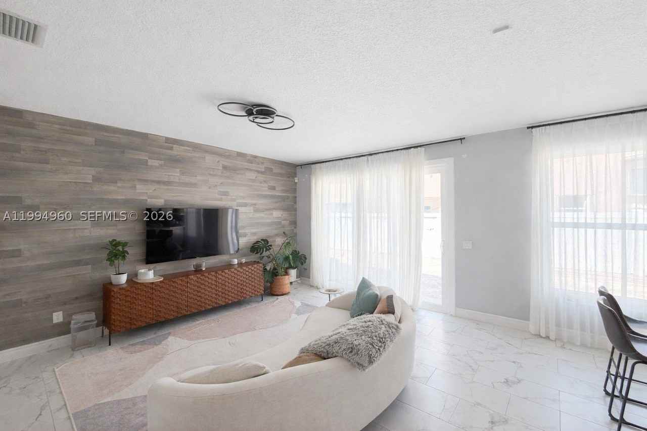 5005 Northern Lights Dr #5005 - Photo 5 of 17