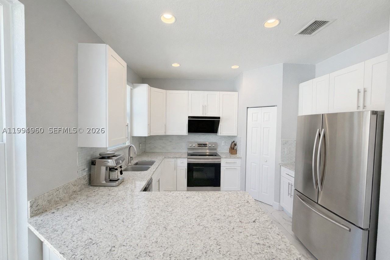 5005 Northern Lights Dr #5005 - Photo 7 of 17