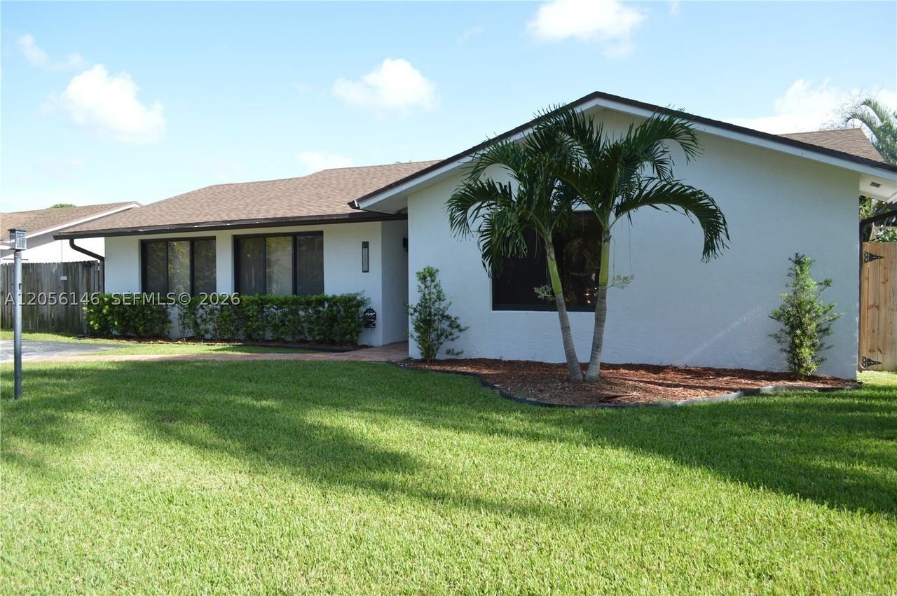 13304 Sw 102nd Ter - Photo 2 of 23