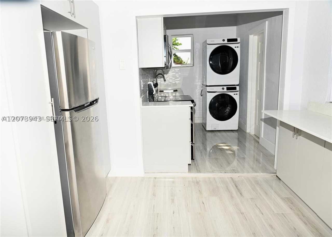 747 Nw 5th Ct - Photo 4 of 12