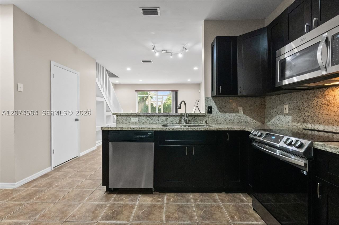 2082 Madeira Dr #2082 - Photo 2 of 25