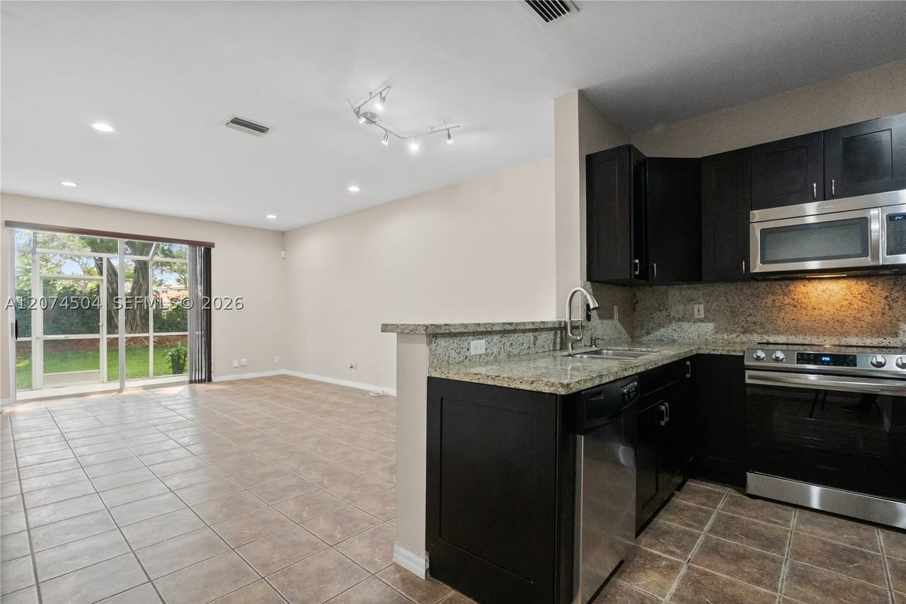 2082 Madeira Dr #2082 - Photo 3 of 25