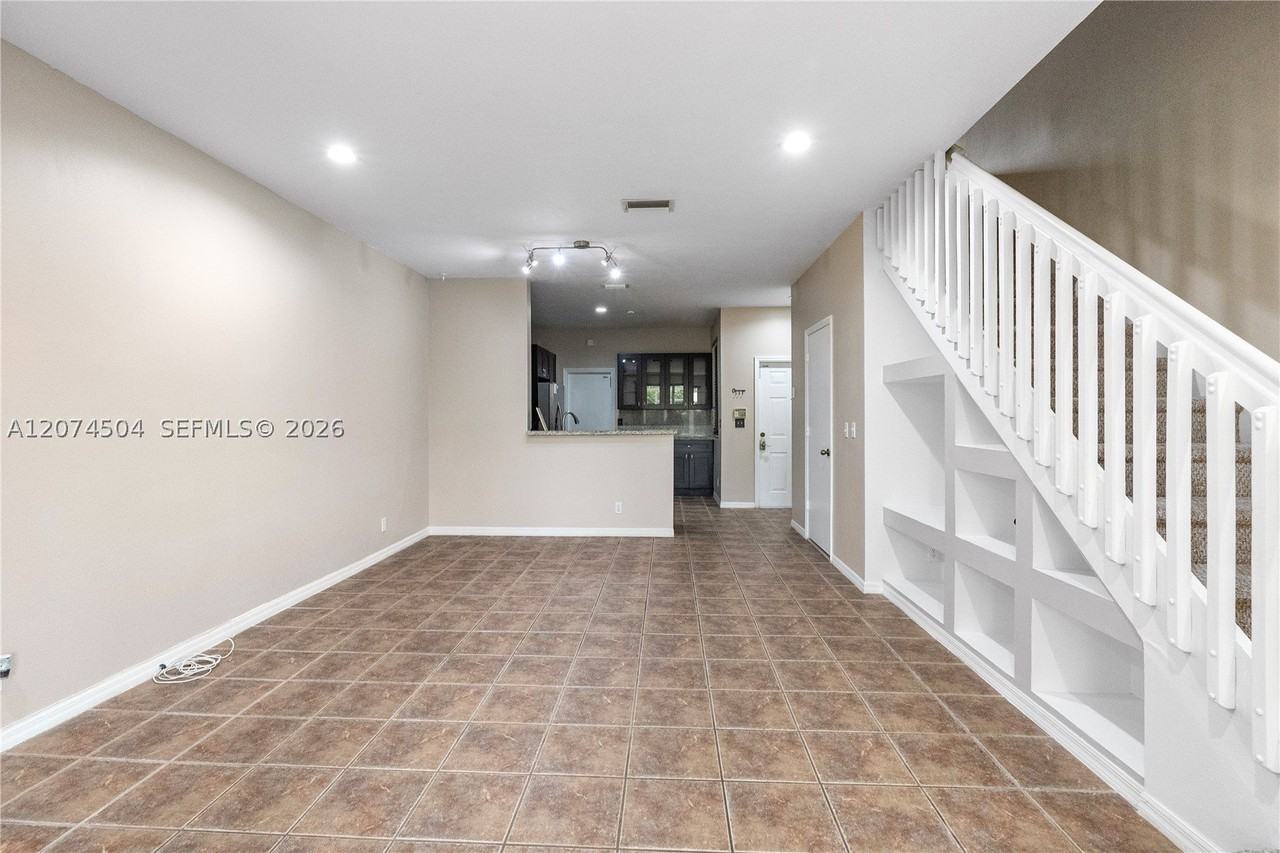 2082 Madeira Dr #2082 - Photo 5 of 25