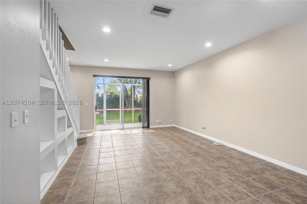 2082 Madeira Dr #2082 - Photo 6 of 25