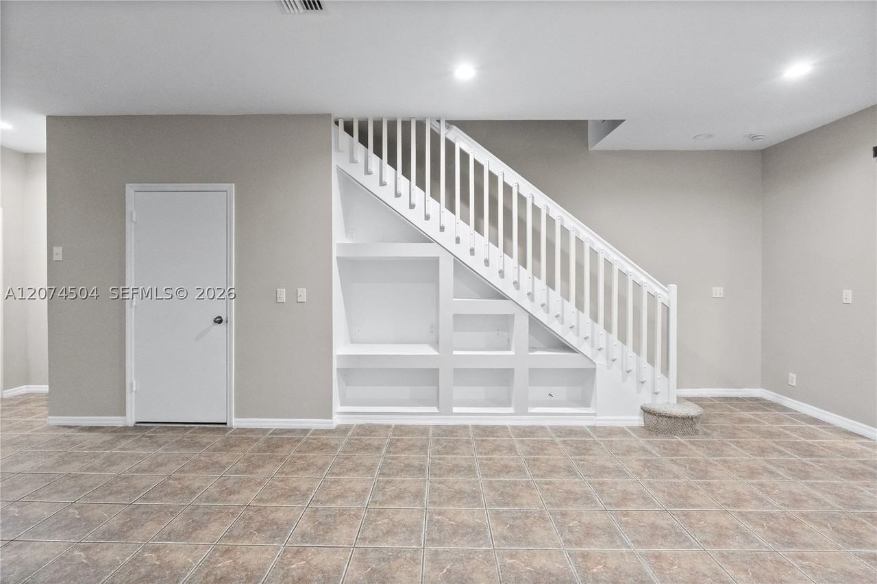 2082 Madeira Dr #2082 - Photo 7 of 25