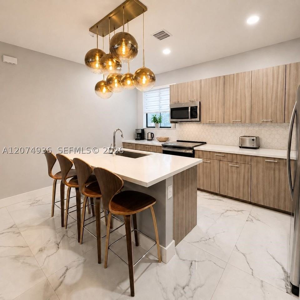 4619 Nw 84th Ave - Photo 3 of 14