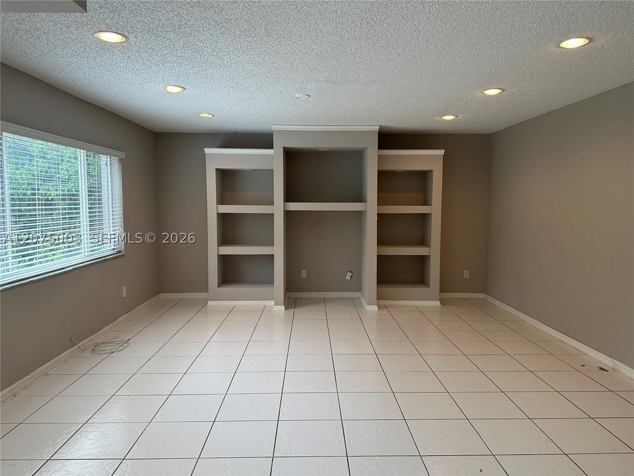 2403 Sw 106th Ave - Photo 5 of 13