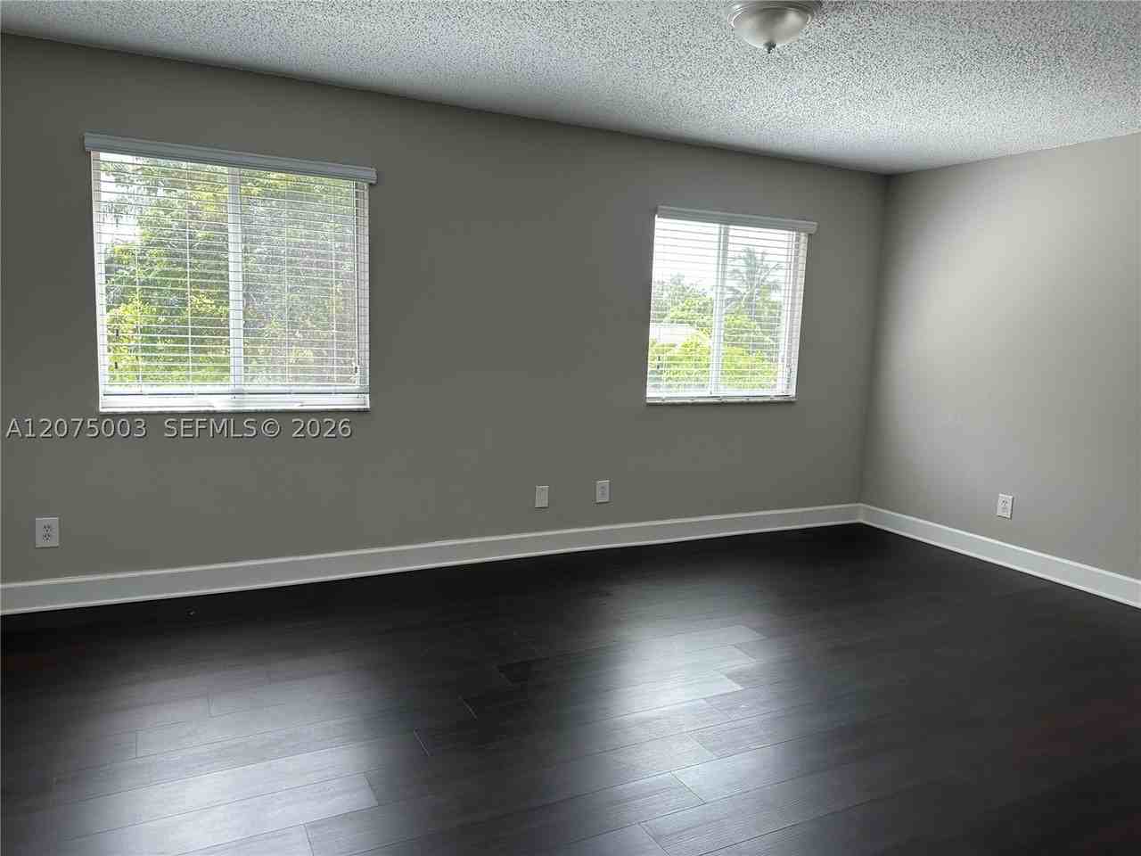 2403 Sw 106th Ave - Photo 6 of 13