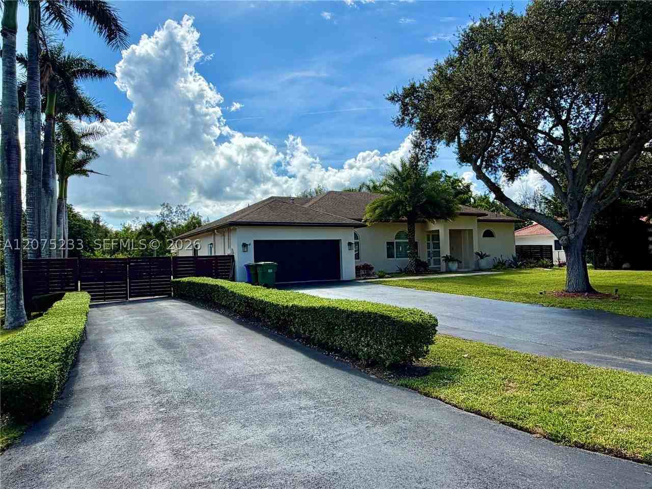 5600 Sw 199th Ave - Photo 2 of 50
