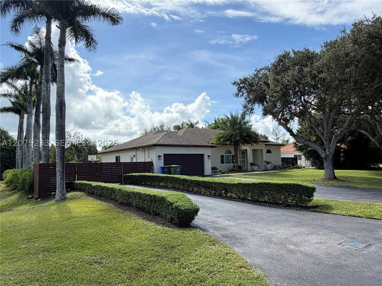 5600 Sw 199th Ave - Photo 3 of 50