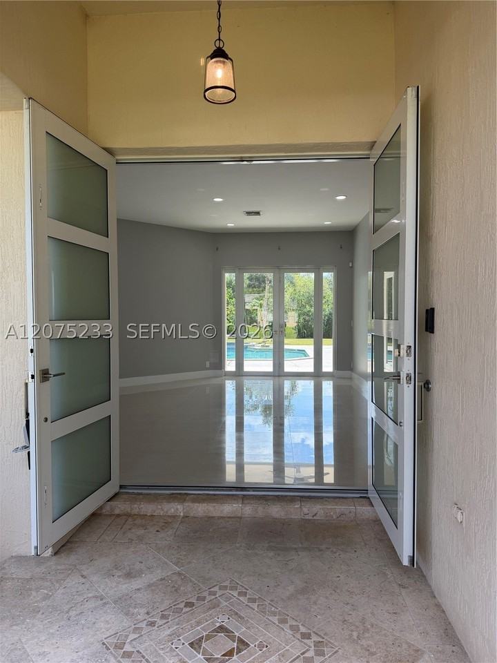 5600 Sw 199th Ave - Photo 6 of 50