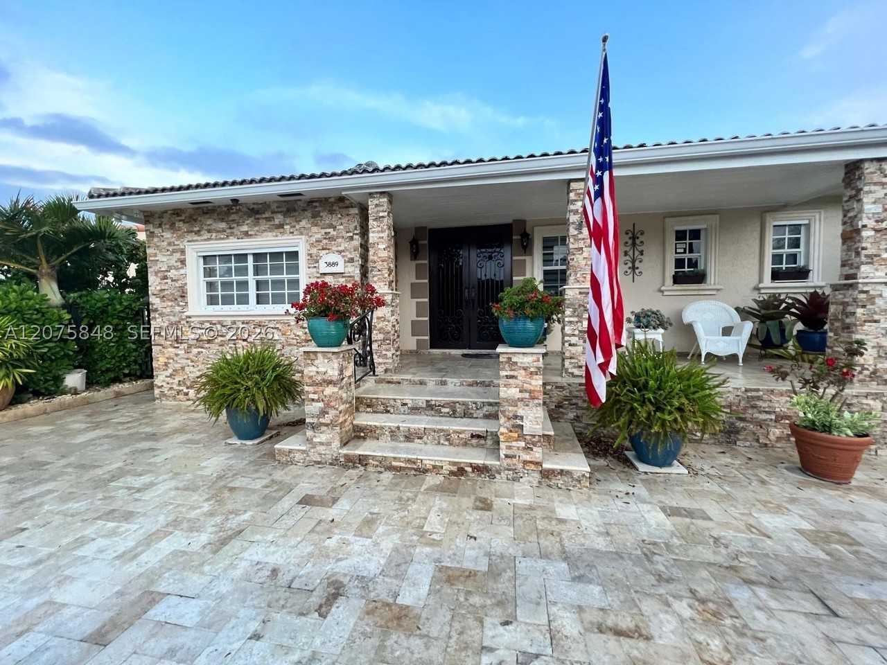 3889 Nw 5th St