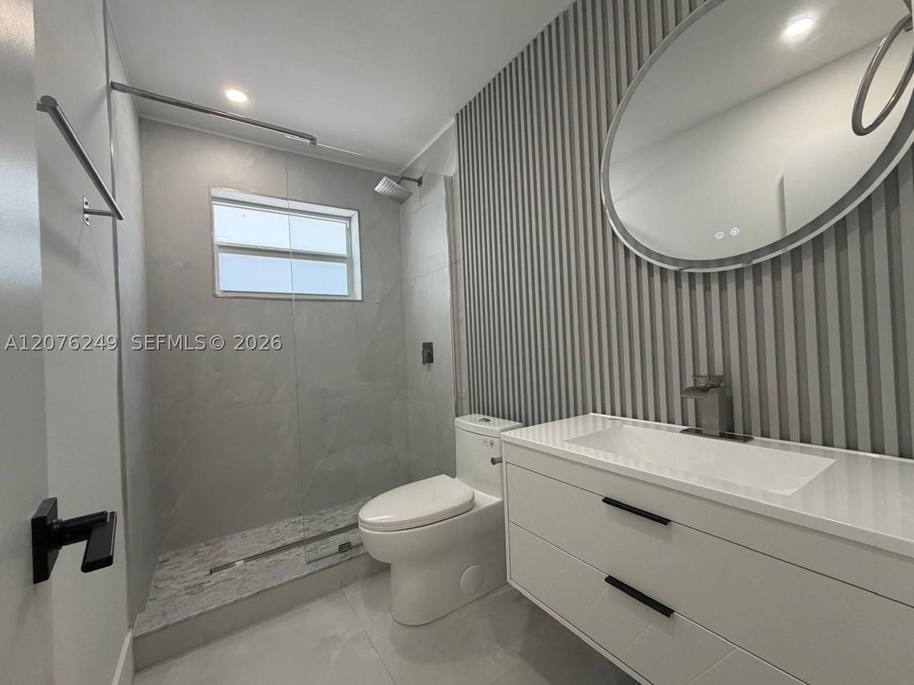 501 Nw 25th Ct #A - Photo 2 of 8