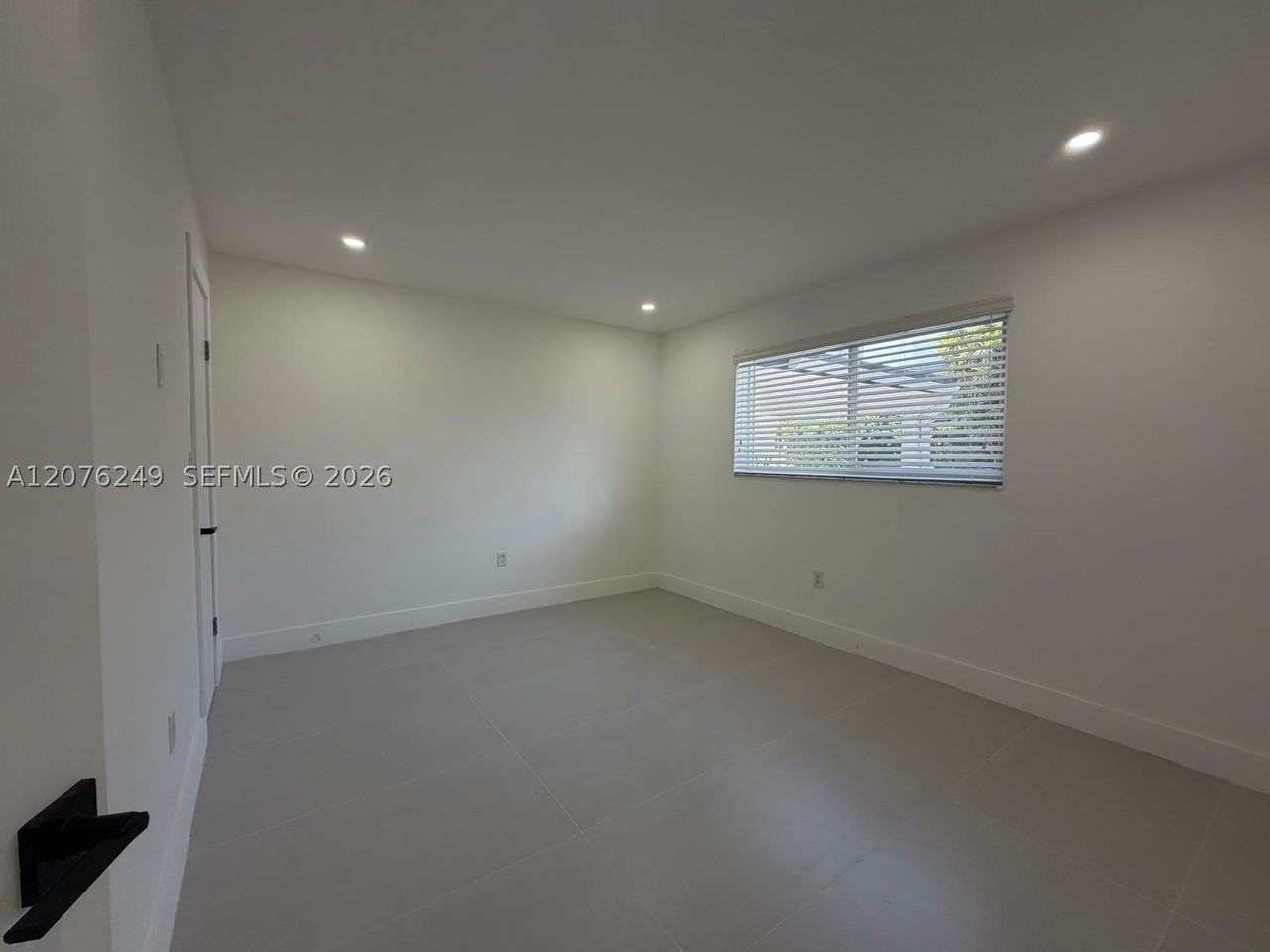 501 Nw 25th Ct #A - Photo 4 of 8
