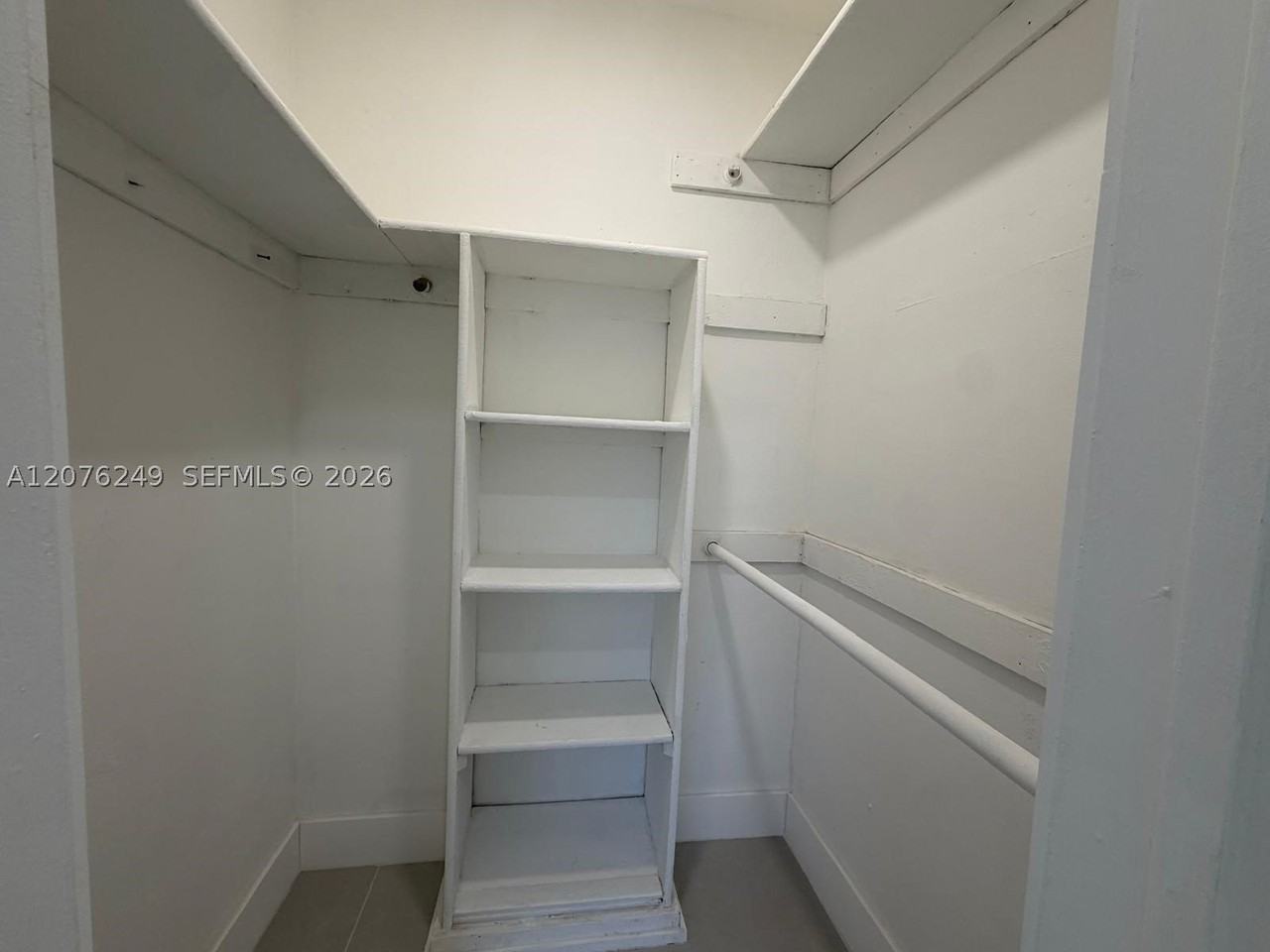 501 Nw 25th Ct #A - Photo 5 of 8