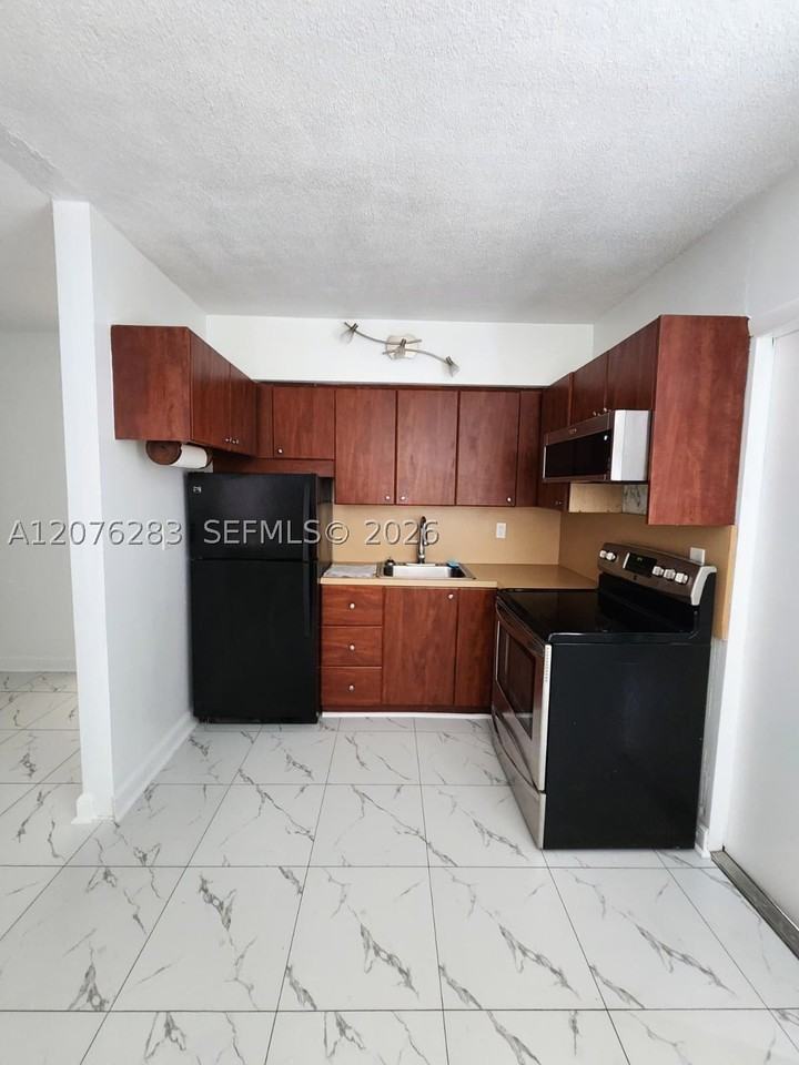 3525 Tyler St #9 - Photo 7 of 12