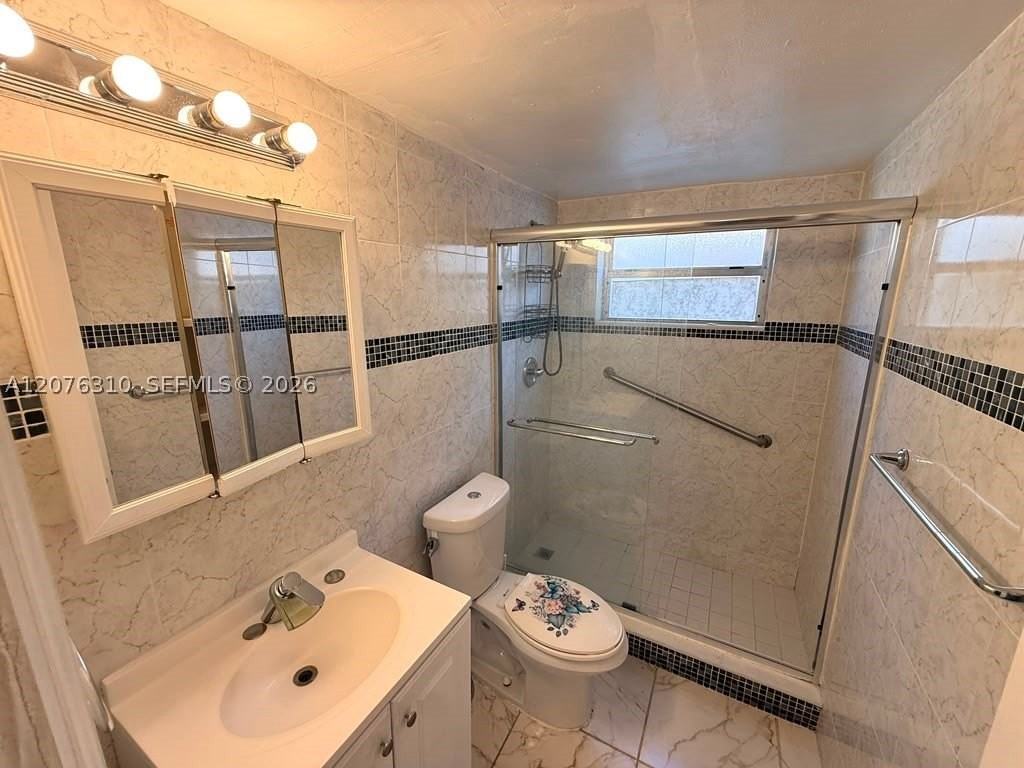350 E 21st St #108 - Photo 2 of 4