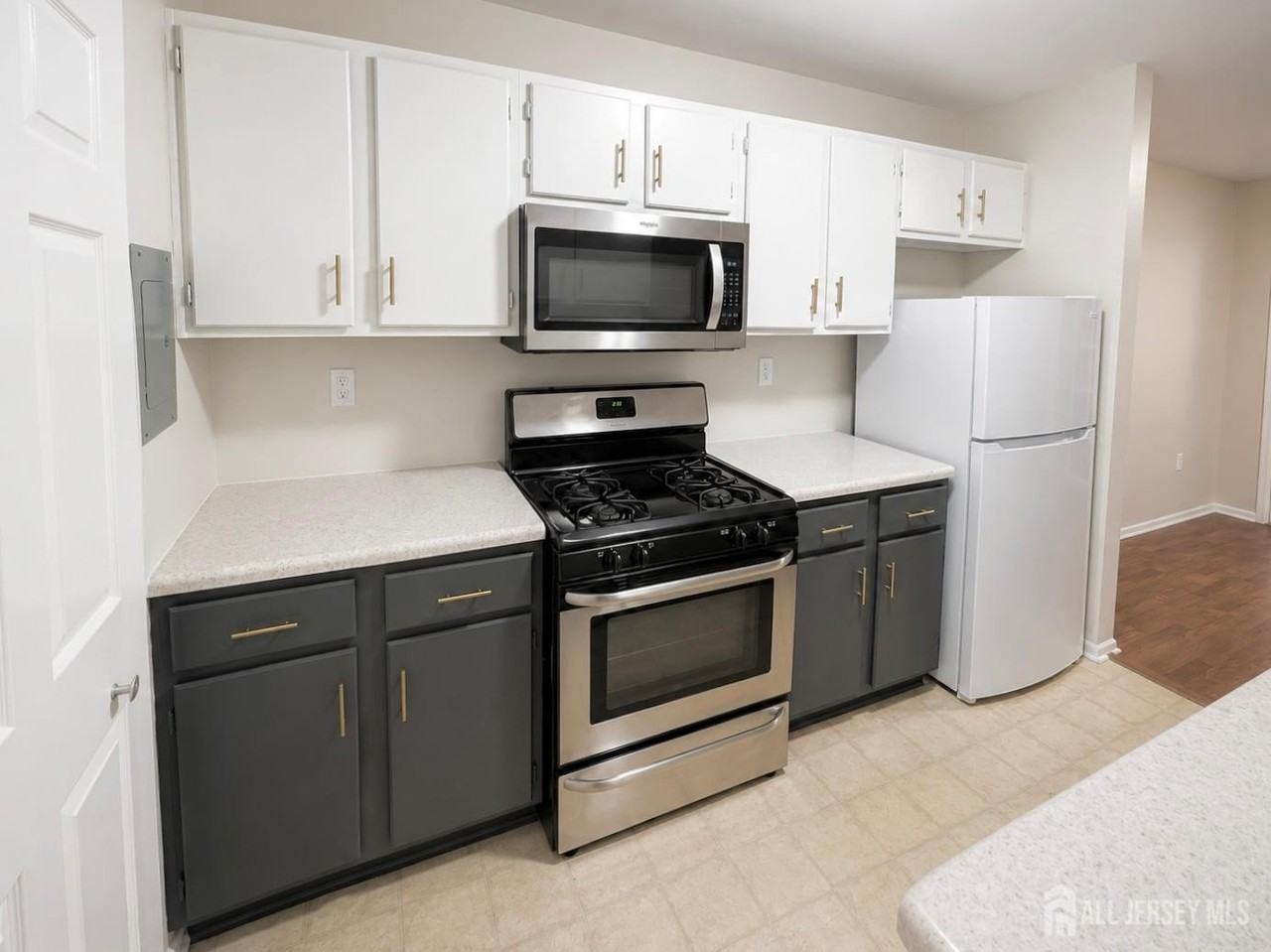 7302 Elm Ct - Photo 4 of 19