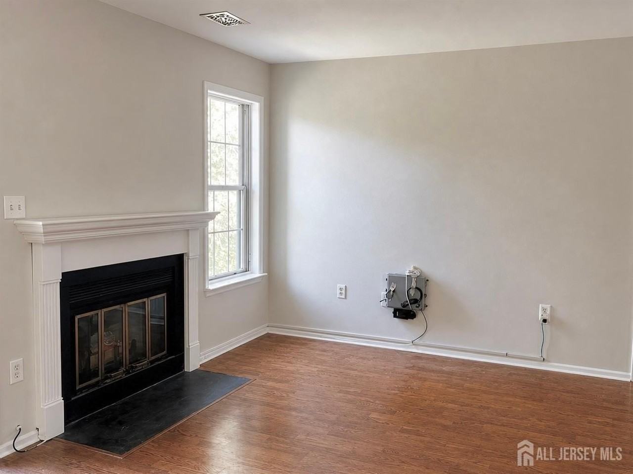 7302 Elm Ct - Photo 7 of 19